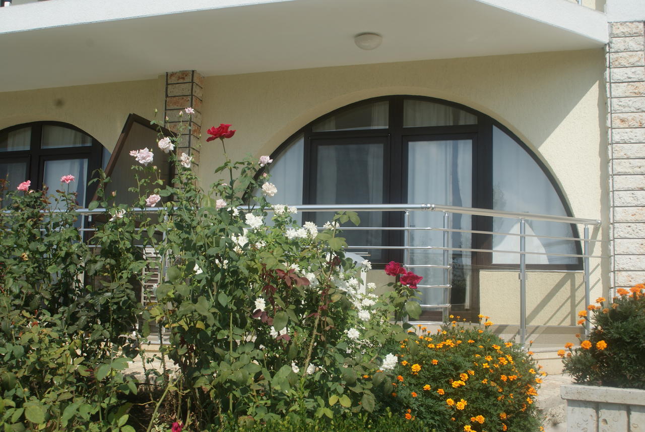 Family Hotel Venera Kavarna Esterno foto